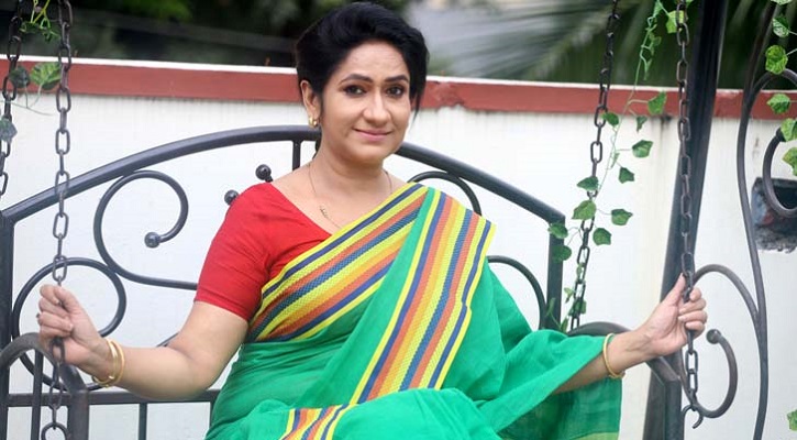 চুরির ঘটনায় গৃহকর্মীর নামে মনিরা মিঠুর মামলা